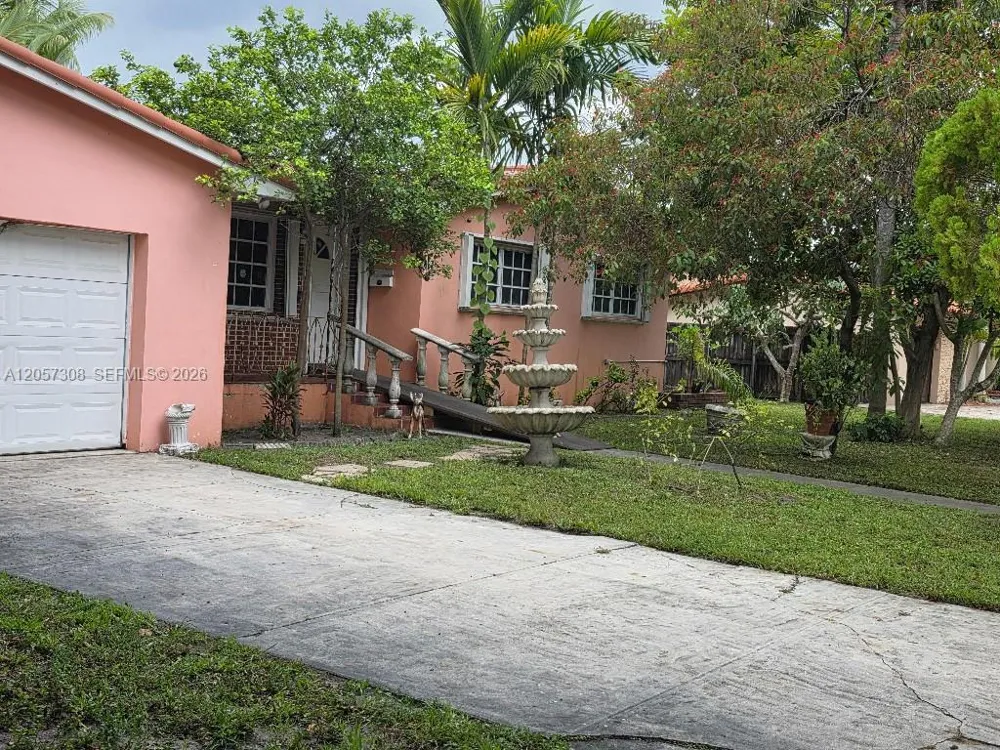 881 Albatross St Miami Springs, FL 33166