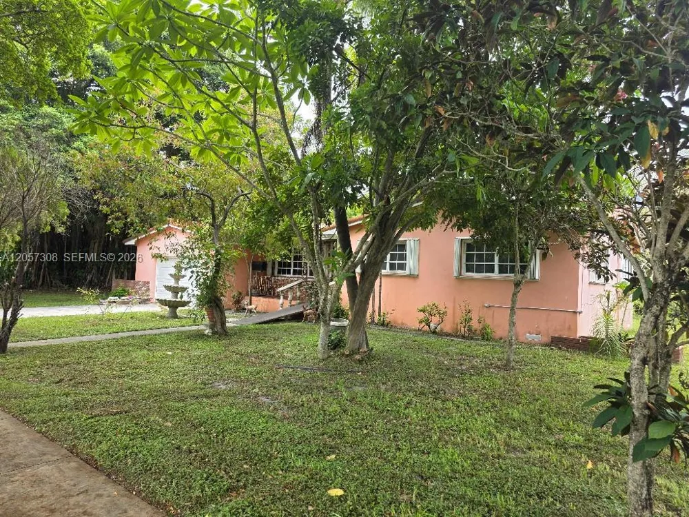 881 Albatross St Miami Springs, FL 33166