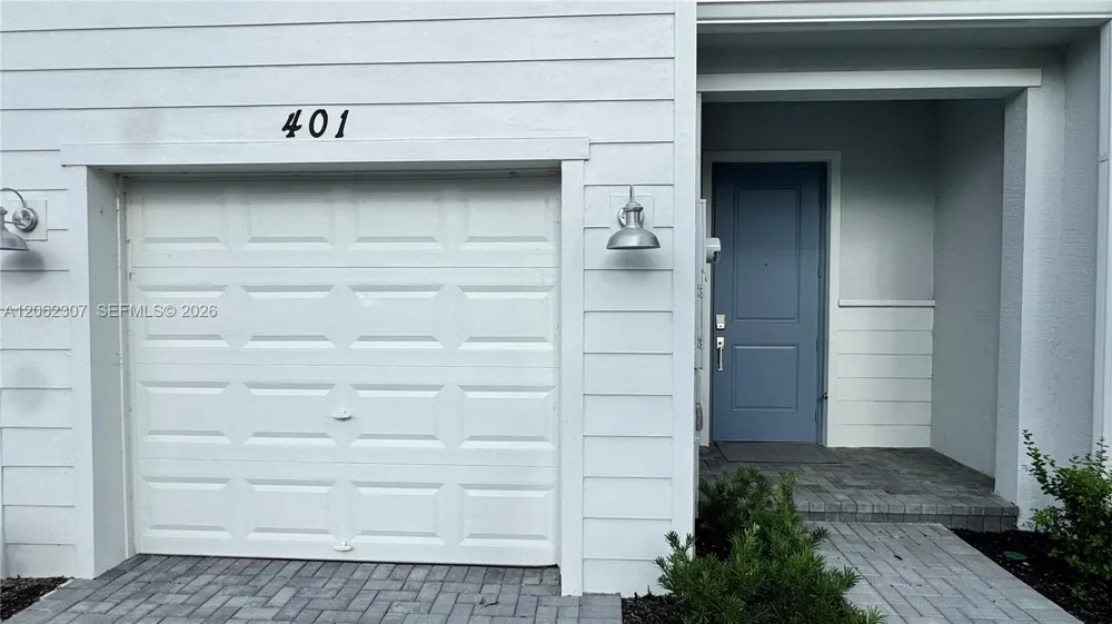 401 SE Crossoak Ln #401 Port St. Lucie, FL 34984
