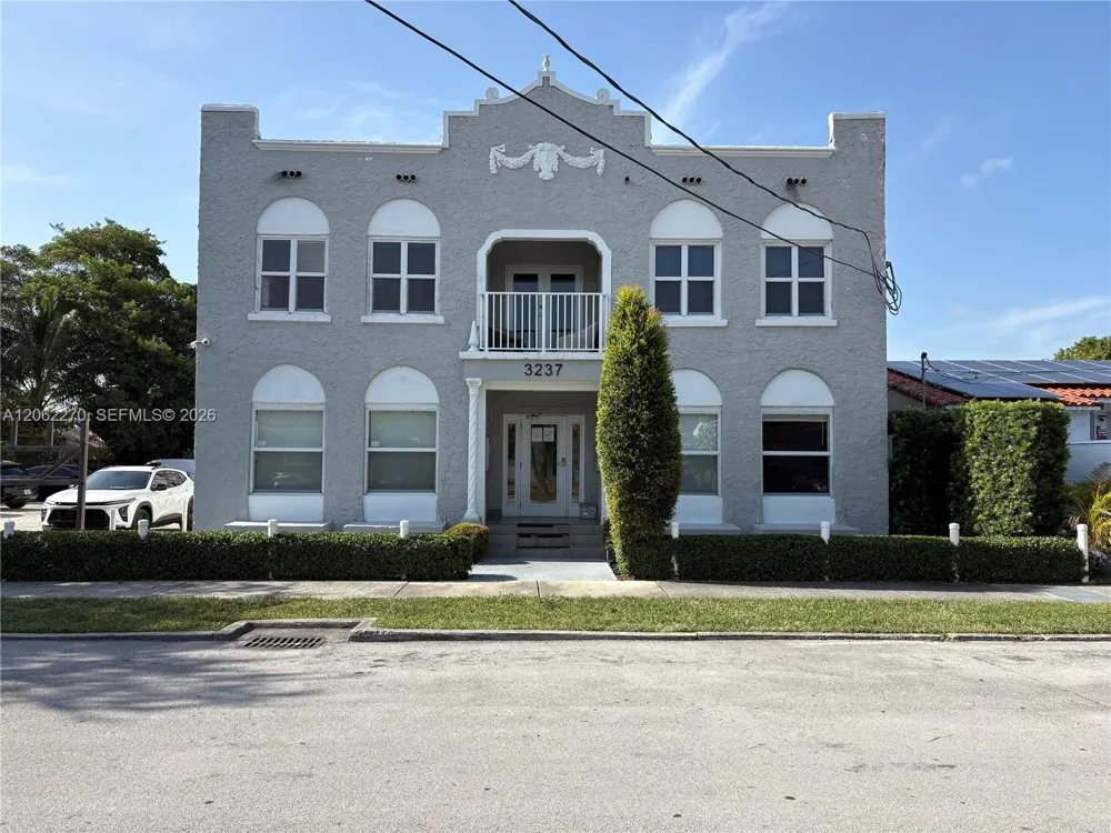 3237 SW 4th St #9 Miami, FL 33135