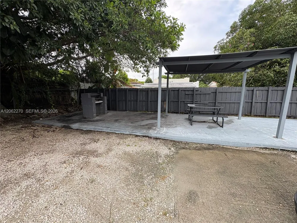 3237 SW 4th St #9 Miami, FL 33135