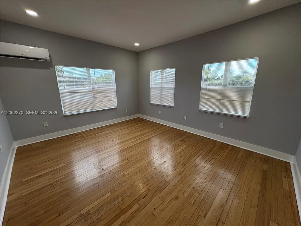 3237 SW 4th St #9 Miami, FL 33135