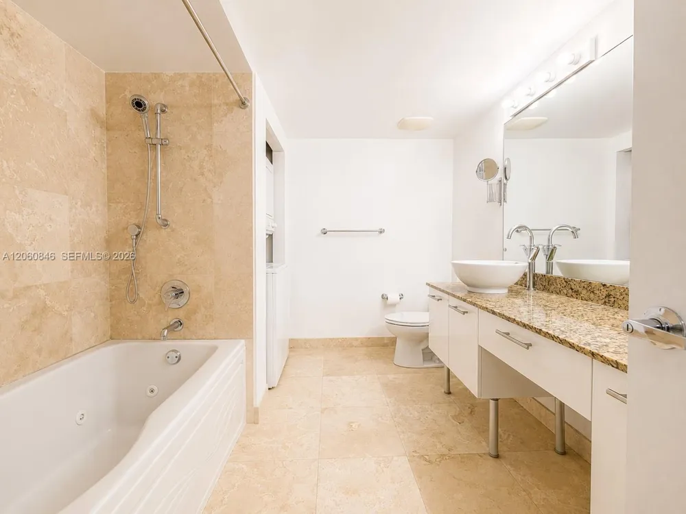 41 SE 5th St #1412 Miami, FL 33131