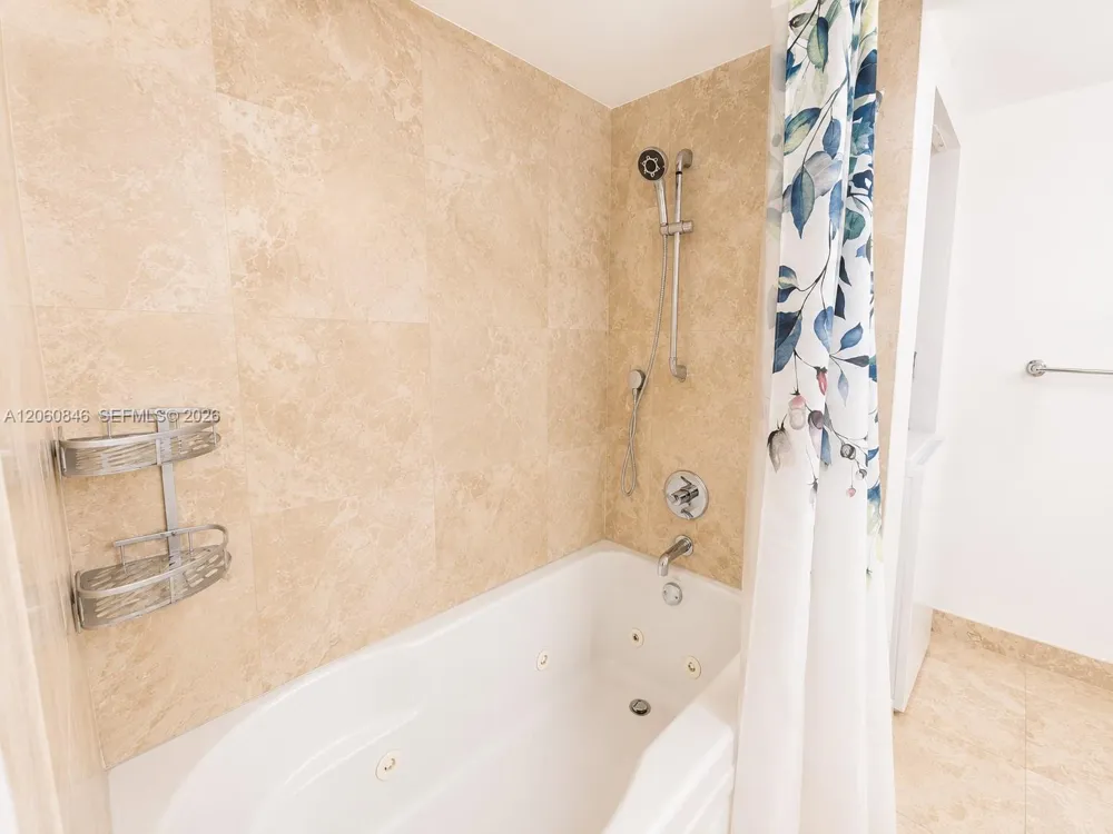 41 SE 5th St #1412 Miami, FL 33131