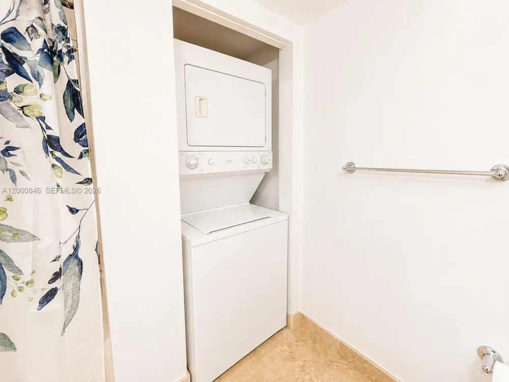 41 SE 5th St #1412 Miami, FL 33131