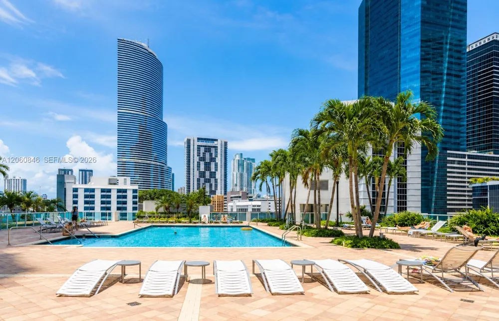 41 SE 5th St #1412 Miami, FL 33131