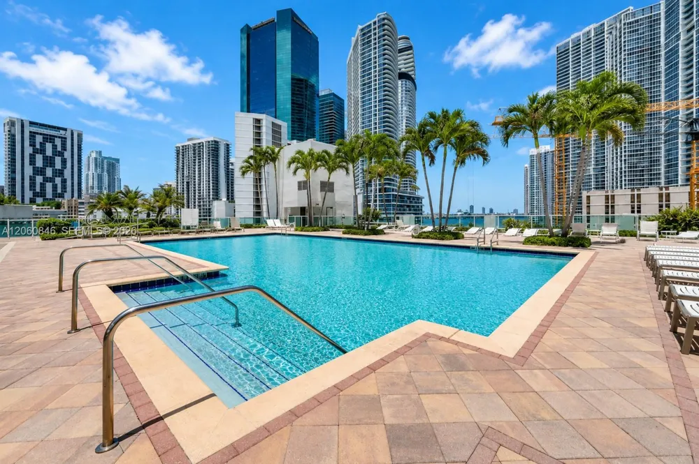 41 SE 5th St #1412 Miami, FL 33131