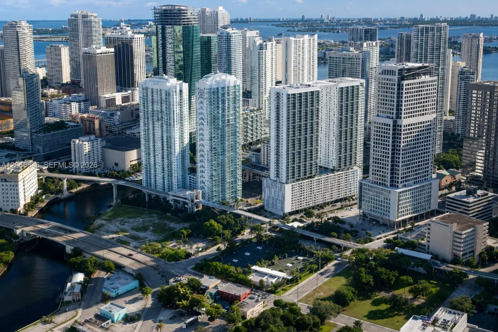 41 SE 5th St #1412 Miami, FL 33131