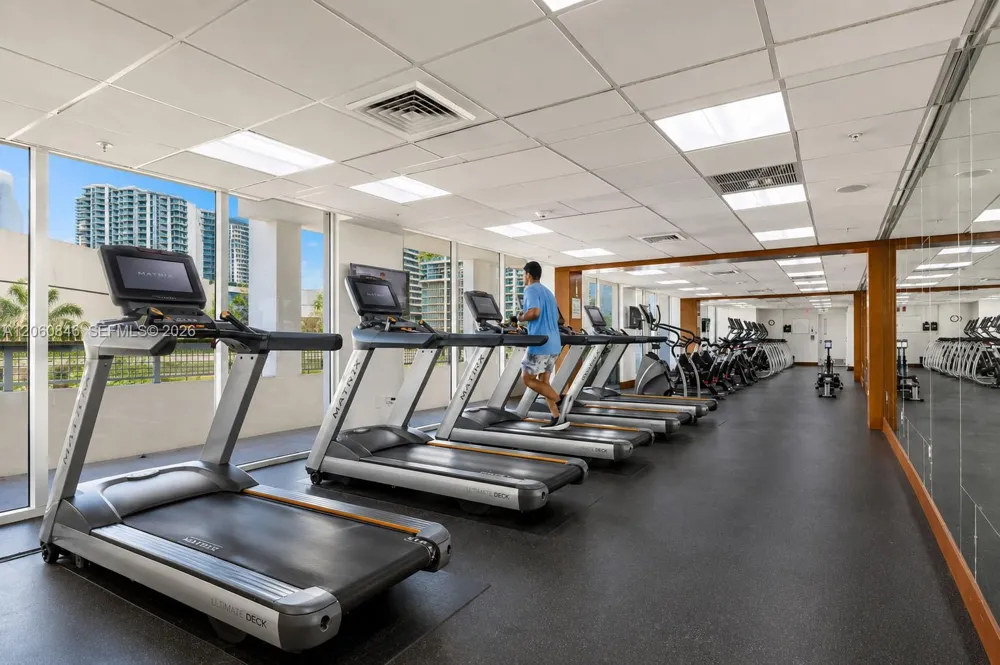 41 SE 5th St #1412 Miami, FL 33131