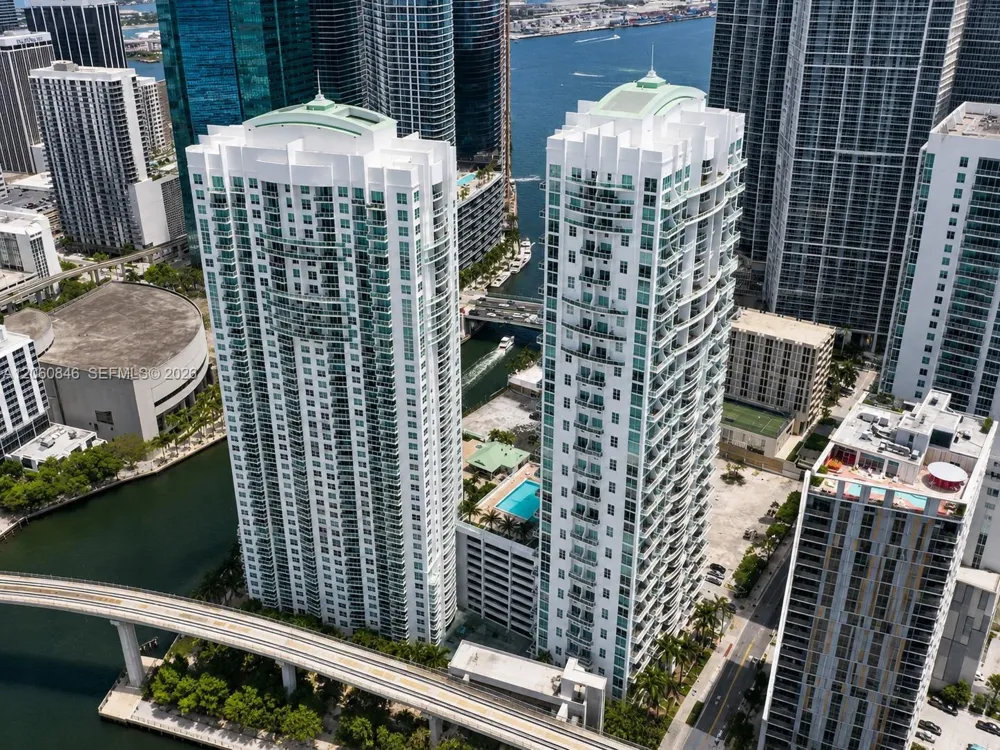41 SE 5th St #1412 Miami, FL 33131