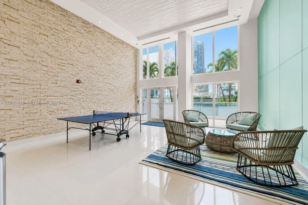 41 SE 5th St #1412 Miami, FL 33131