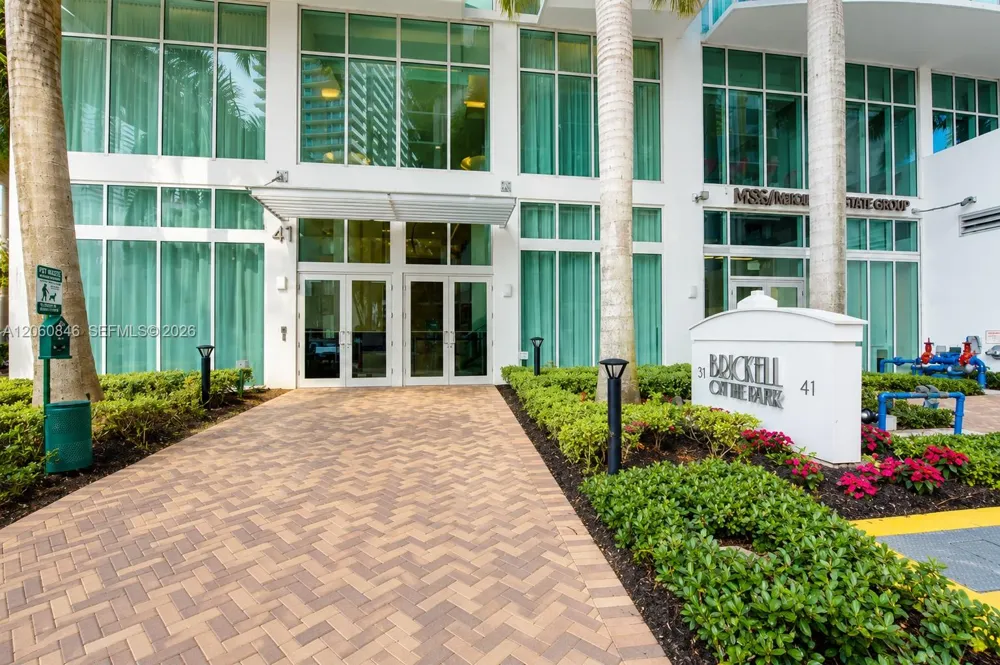 41 SE 5th St #1412 Miami, FL 33131