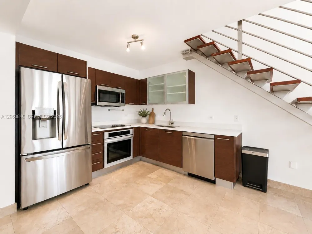 41 SE 5th St #1412 Miami, FL 33131