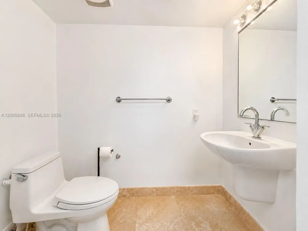 41 SE 5th St #1412 Miami, FL 33131
