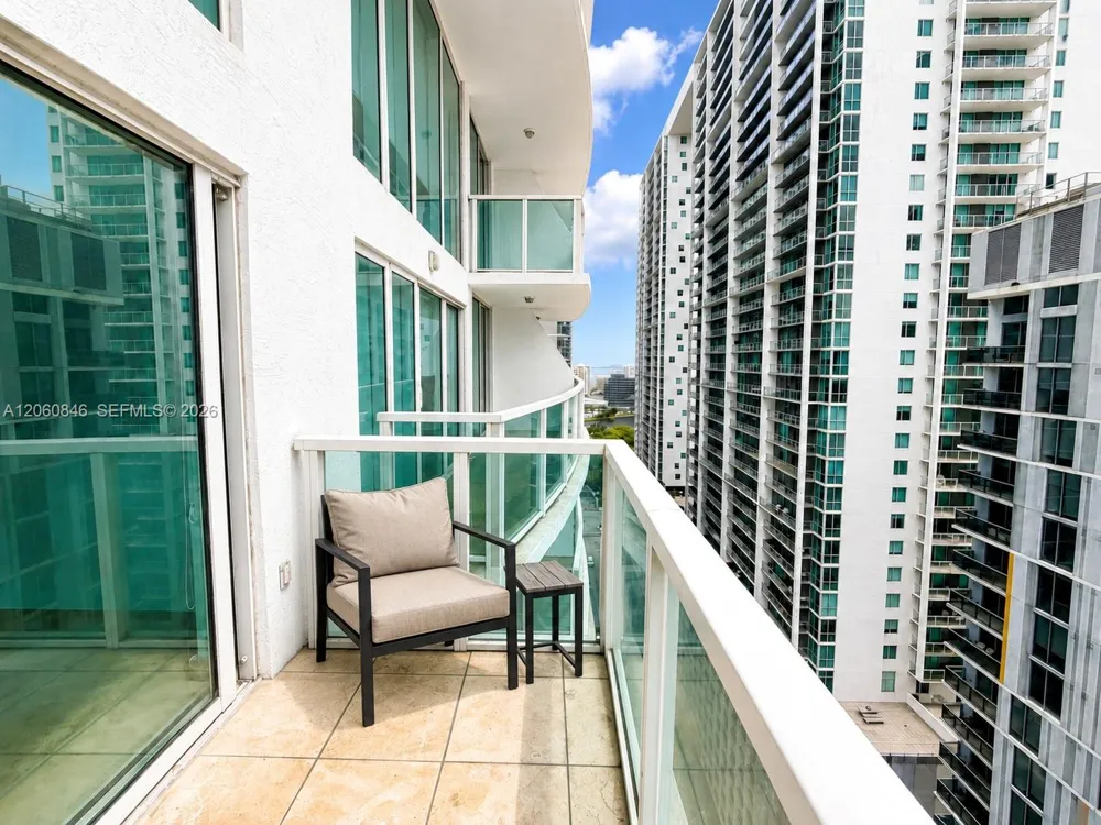 41 SE 5th St #1412 Miami, FL 33131
