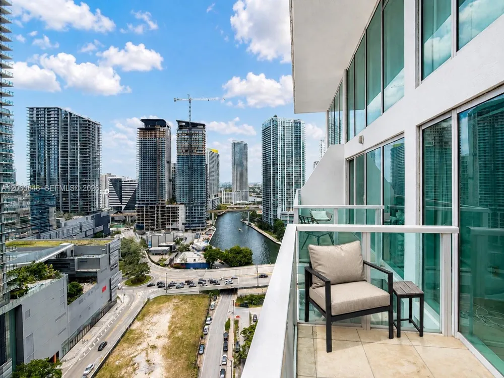 41 SE 5th St #1412 Miami, FL 33131