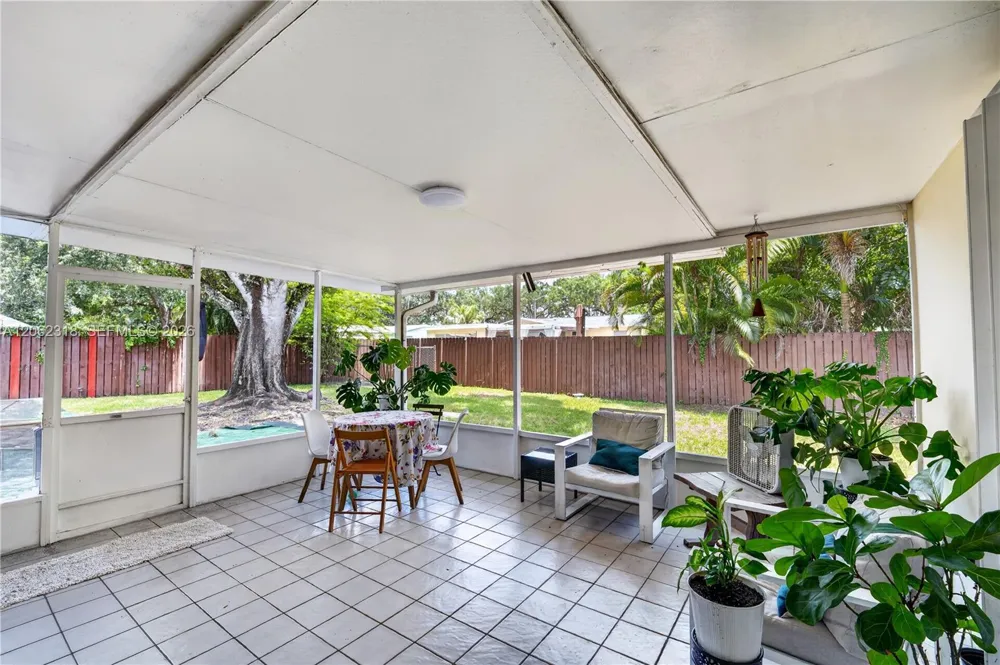 5122 SW 92nd Ter Cooper City, FL 33328