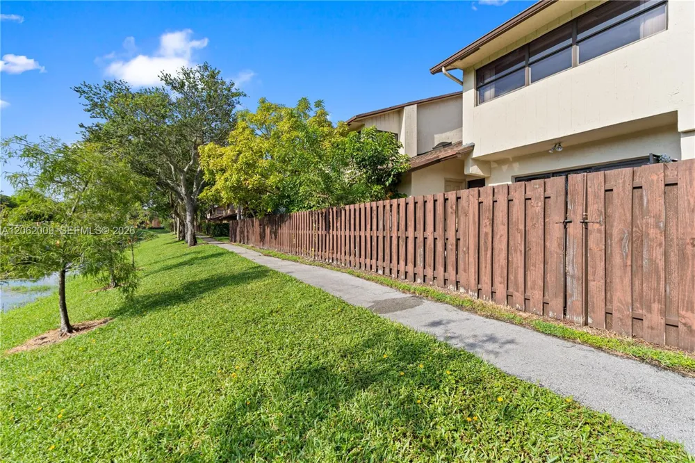 7640 NW 79th Ave #L6 Tamarac, FL 33321