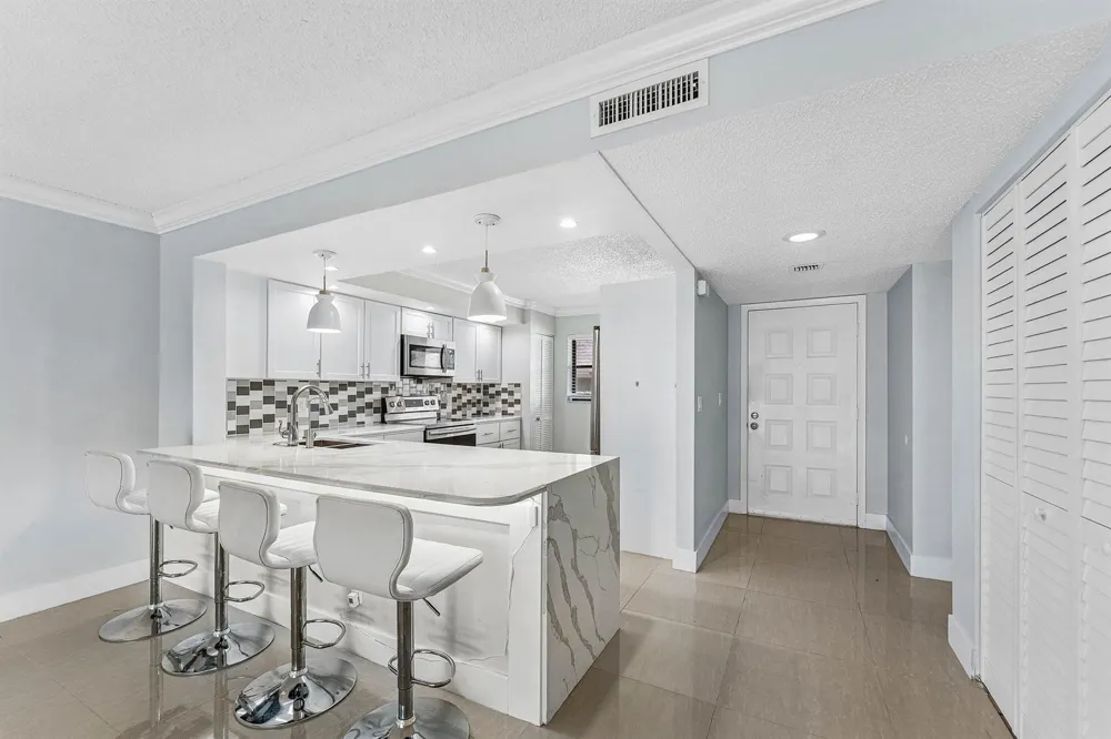 12926 Briarlake Drive #201 Palm Beach Gardens, FL 33418