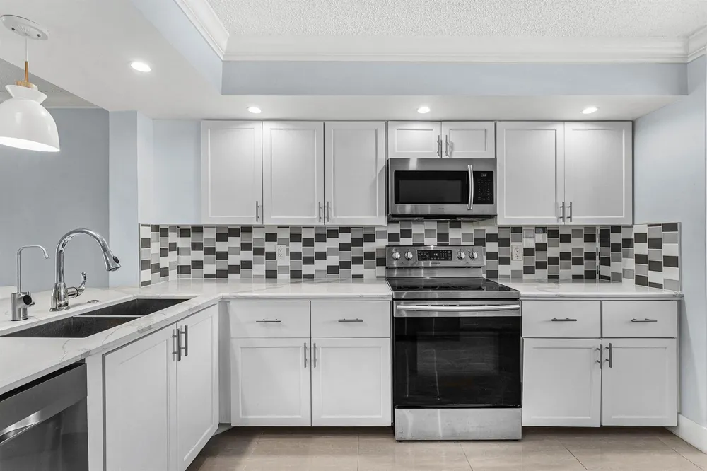 12926 Briarlake Drive #201 Palm Beach Gardens, FL 33418