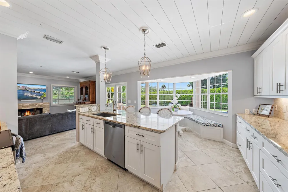 3 SE Loggerhead Lane Tequesta, FL 33469