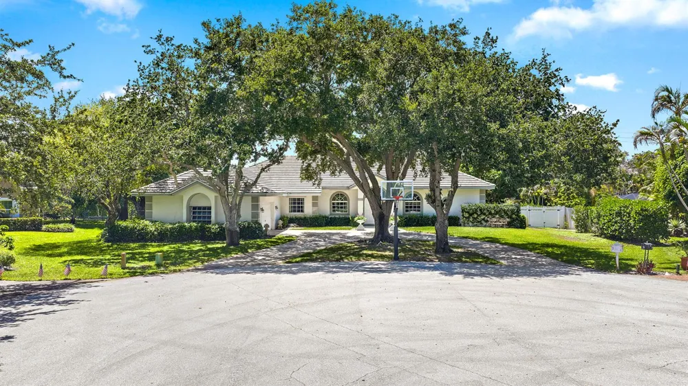 3 SE Loggerhead Lane Tequesta, FL 33469