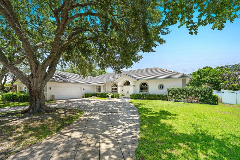 3 SE Loggerhead Lane Tequesta, FL 33469