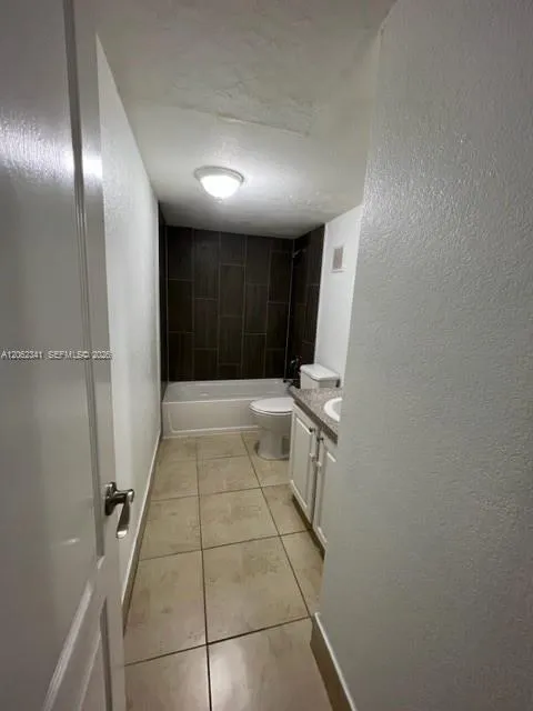 4400 W 16th Ave #432 Hialeah, FL 33012