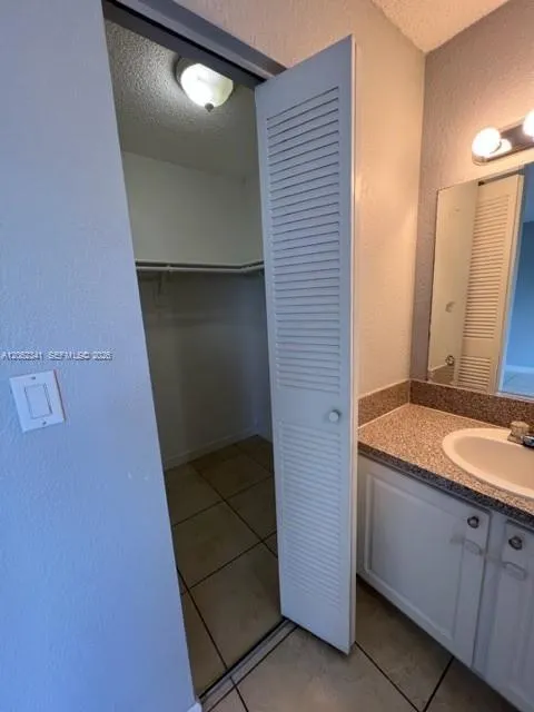 4400 W 16th Ave #432 Hialeah, FL 33012