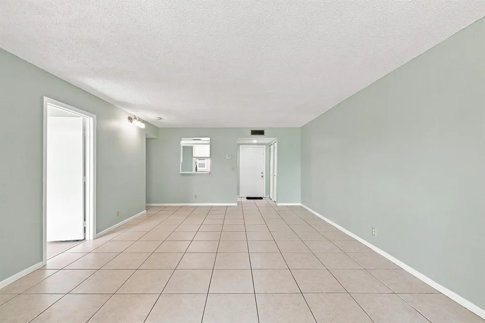 950 NW 80TH AVENUE #204 Margate, FL 33063