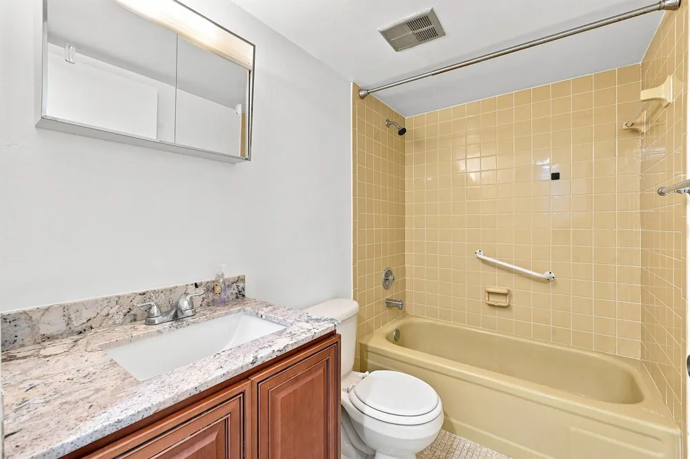 950 NW 80TH AVENUE #204 Margate, FL 33063