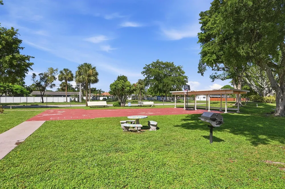 950 NW 80TH AVENUE #204 Margate, FL 33063