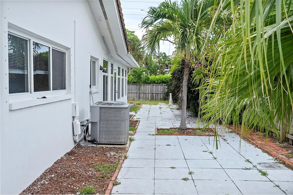 2910 NE 40TH COURT Lighthouse Point, FL 33064