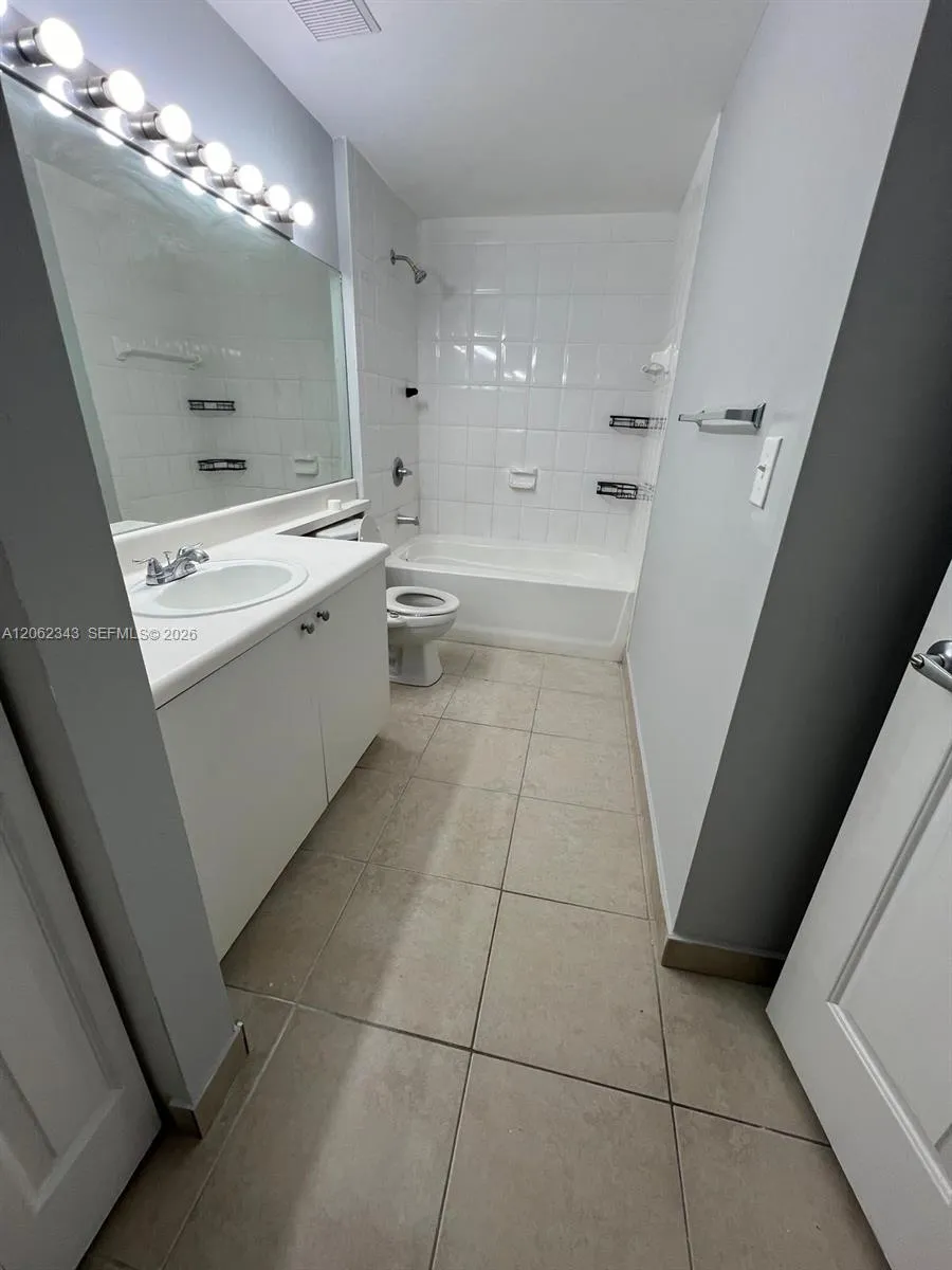 8020 Nob Hill Rd #102 Tamarac, FL 33321