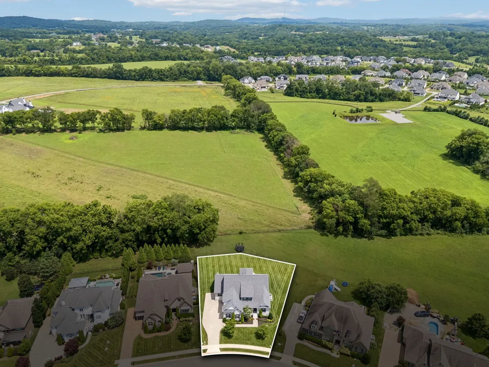 4119 Old Light Cir Arrington, TN 37014