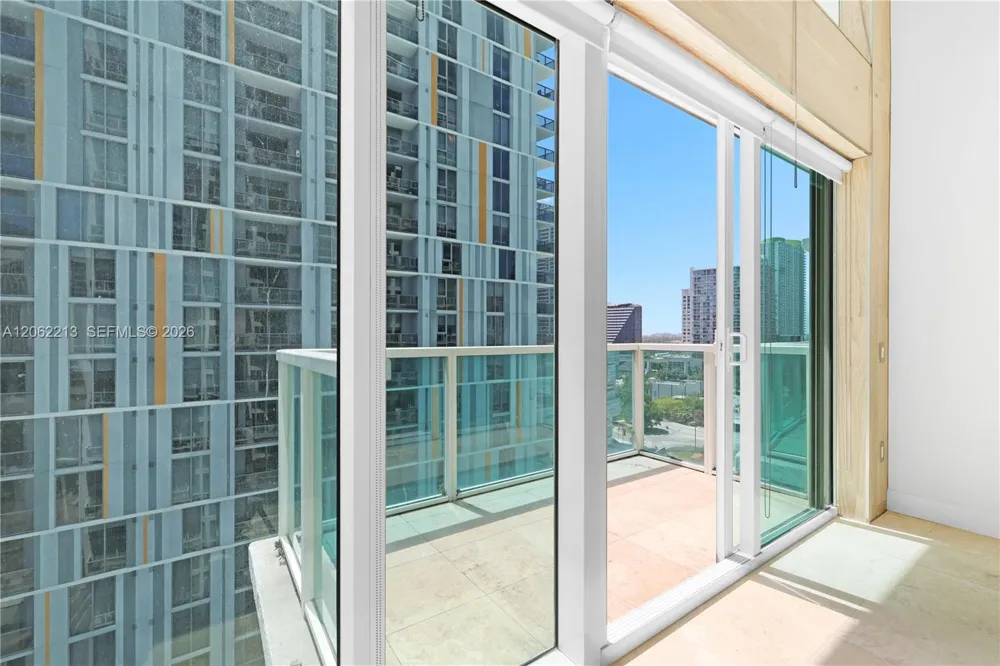 41 SE 5th St #906 Miami, FL 33131