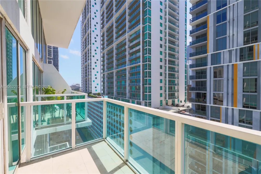 41 SE 5th St #906 Miami, FL 33131