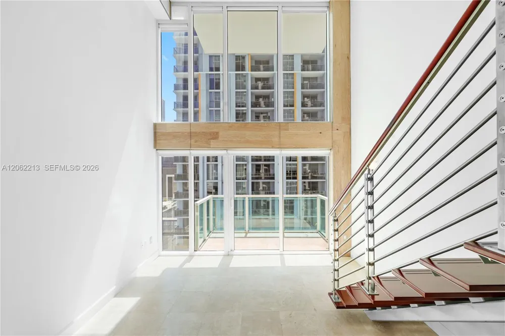 41 SE 5th St #906 Miami, FL 33131