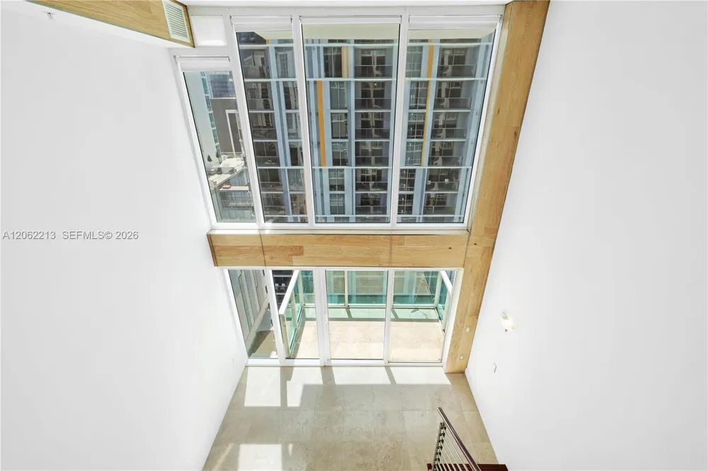 41 SE 5th St #906 Miami, FL 33131