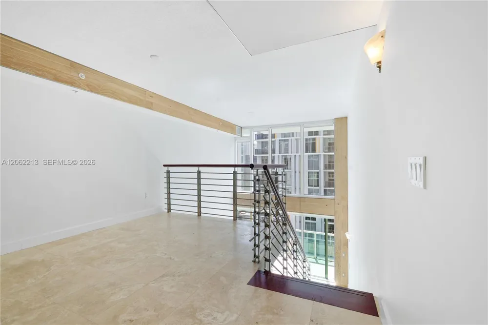 41 SE 5th St #906 Miami, FL 33131