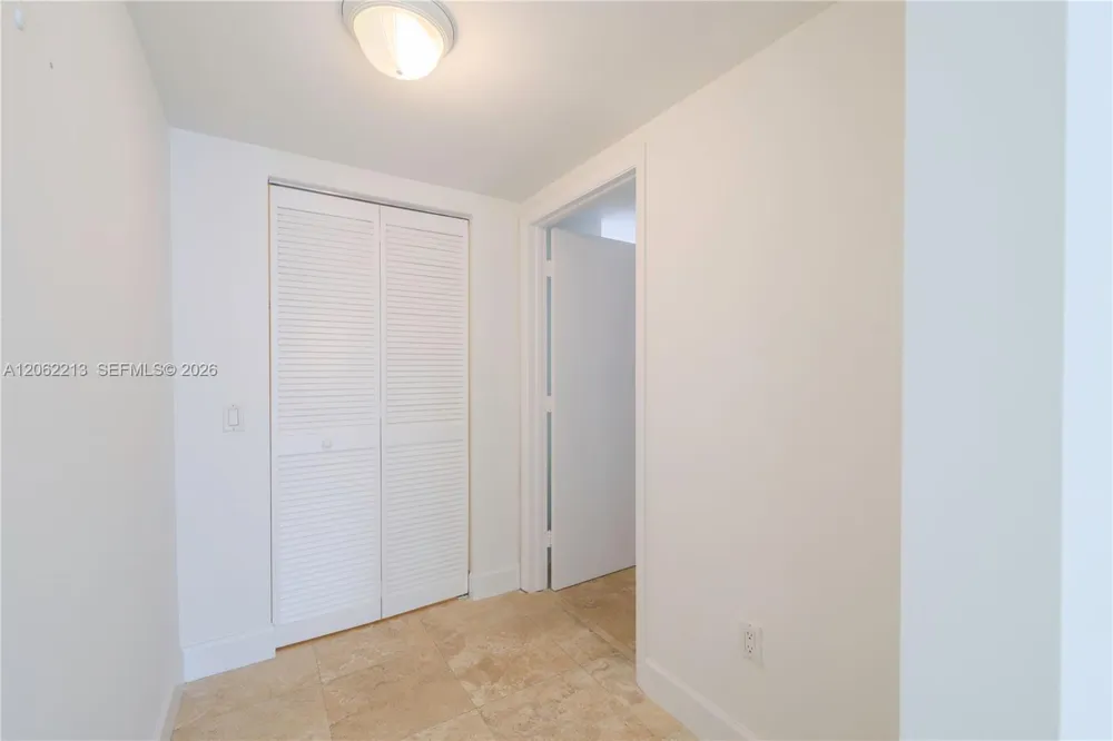 41 SE 5th St #906 Miami, FL 33131
