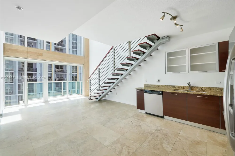 41 SE 5th St #906 Miami, FL 33131