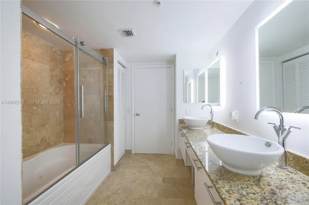 41 SE 5th St #906 Miami, FL 33131