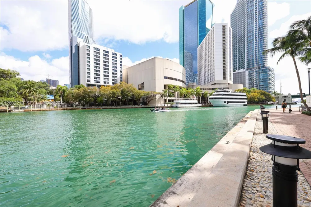 41 SE 5th St #906 Miami, FL 33131