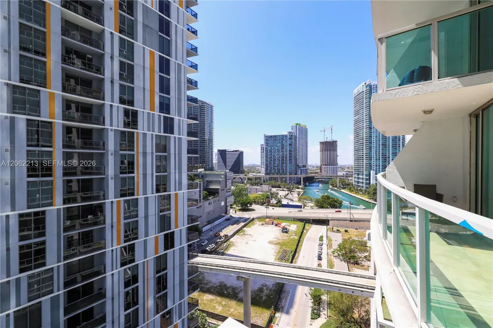 41 SE 5th St #906 Miami, FL 33131