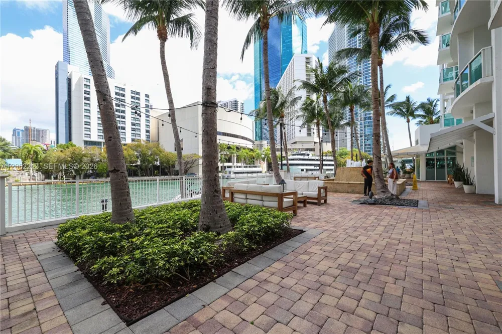 41 SE 5th St #906 Miami, FL 33131