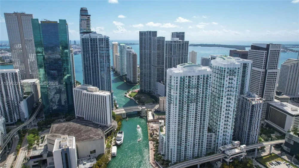 41 SE 5th St #906 Miami, FL 33131