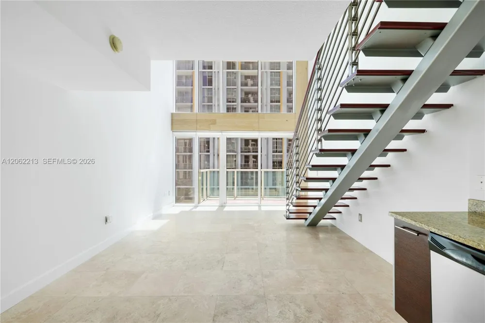 41 SE 5th St #906 Miami, FL 33131