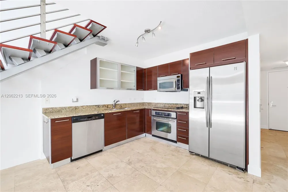 41 SE 5th St #906 Miami, FL 33131