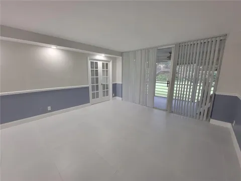 800 E CYPRESS LANE #202